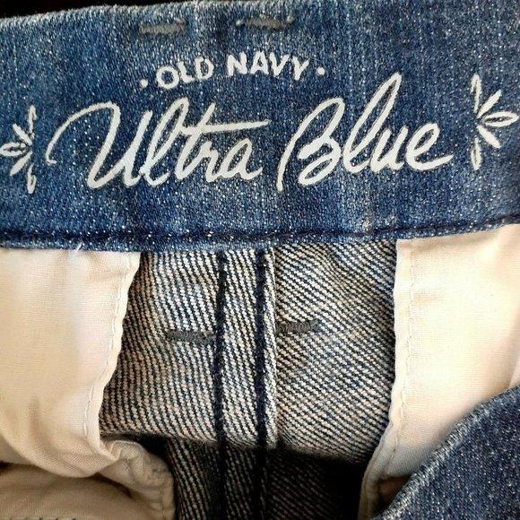 Old Navy Women's Ultra Blue Denim Capri Jeans ~ 2 - Picture 3 of 4
